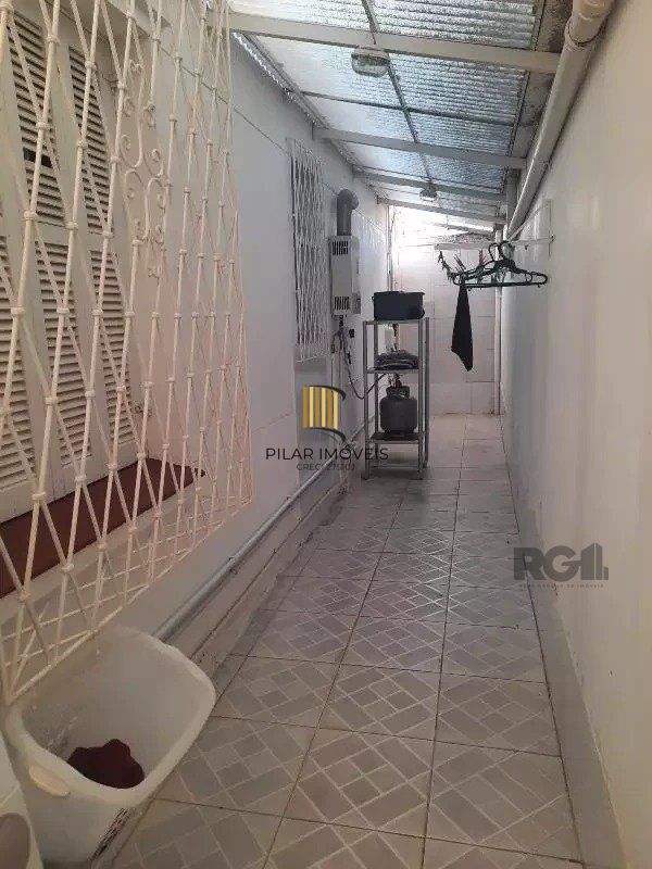 Casa de 3 dormitórios, no bairro Glória