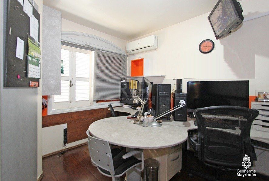 Casa para Venda - 240m², 5 dormitórios, sendo 1 suites, 3 vagas - Menino Deus