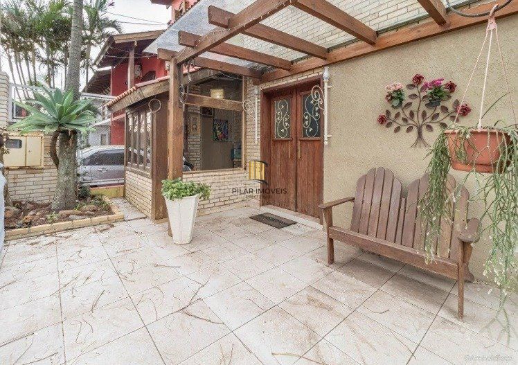 Casa de 3 dormitórios à venda em Ipanema, Porto Alegre.