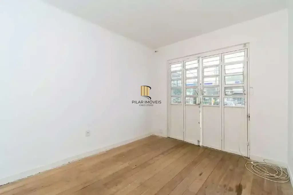 Casa com 2 quartos à venda na Medianeira, Porto Alegre.