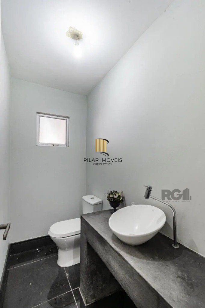 Casa com 3 dormitórios no bairro Passo das Pedras