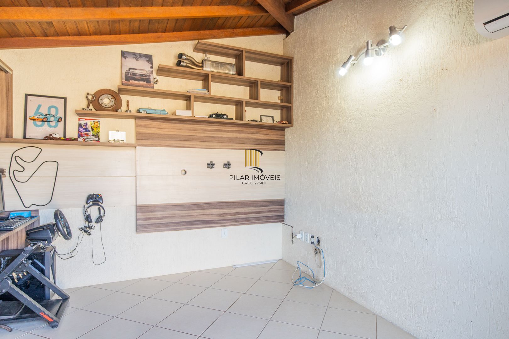 Casa em condomínio de 105m² - 2 dormitórios e 1 vaga no bairro Guarujá
