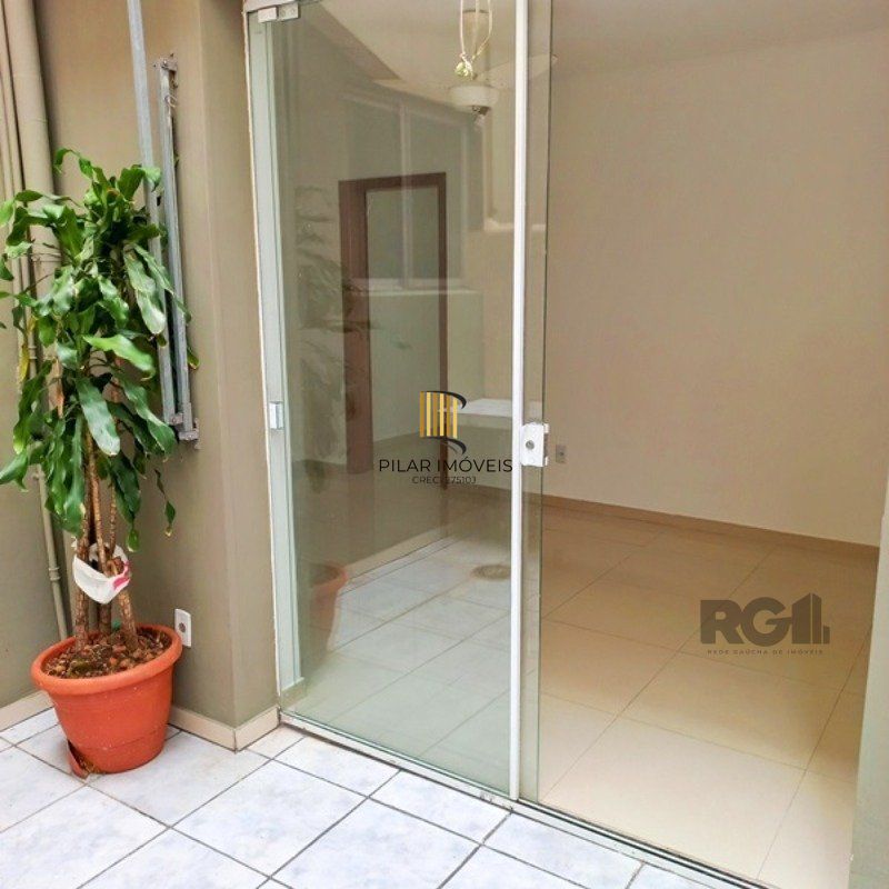 Apartamento GARDEN com dois pátios  privativas,  1 dormitório, sala, cozinha, 1 banheiro   na Av. Getúlio Vargas. - Pilar Imóveis