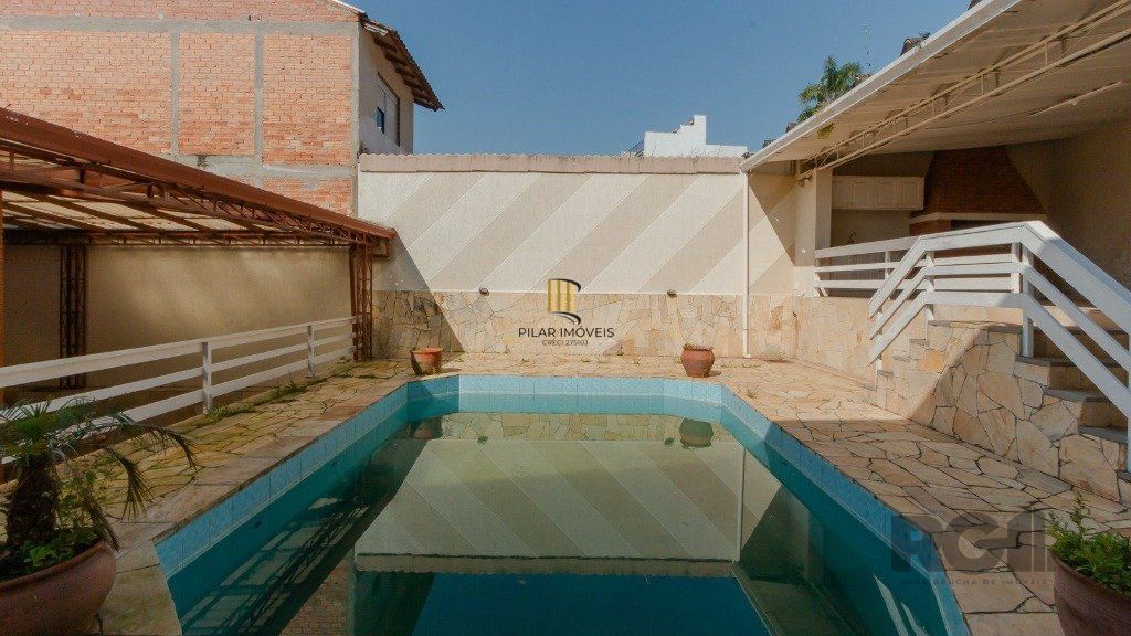 Casa com 4 dormitórios, 4 vagas no bairro Vila Jardim