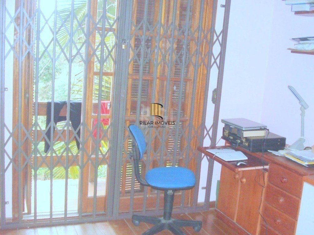 Casa para Venda - 500m², 6 dormitórios, sendo 2 suites, 4 vagas - Glória