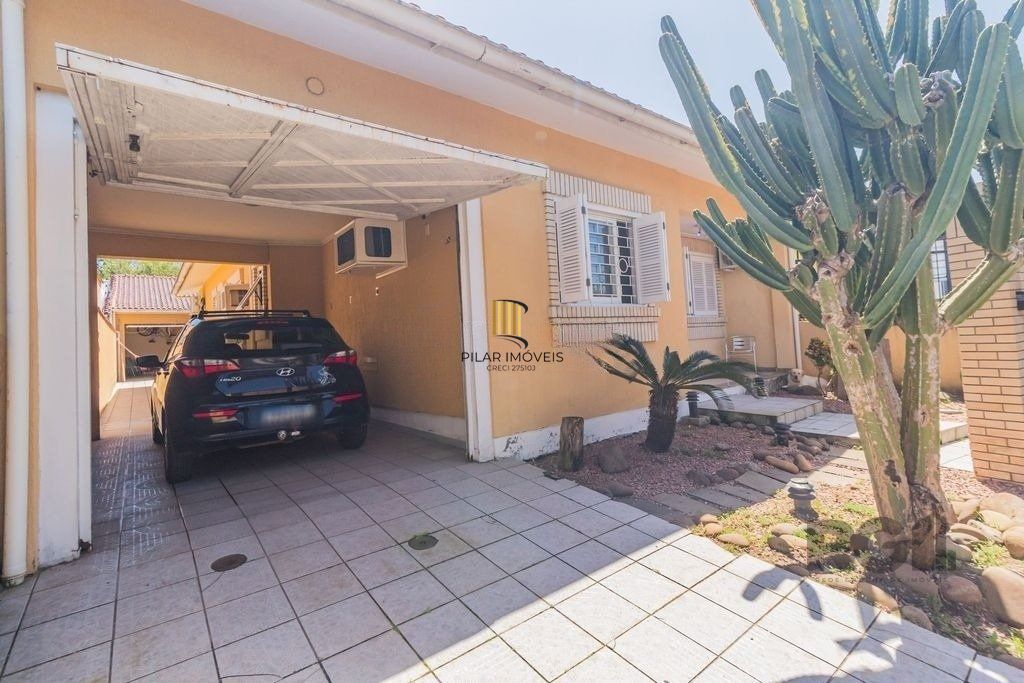 Casa 224m² - 3 dormitórios, 4 vagas no bairro Parque Santa Fé