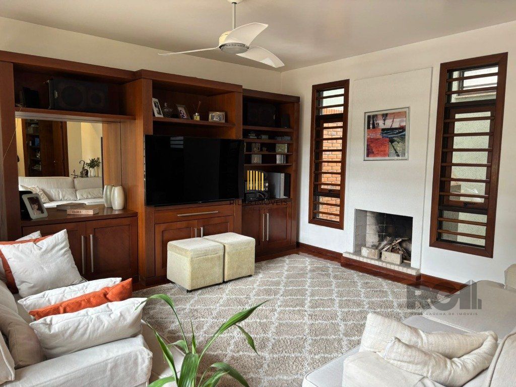 Casa 4 dormitórios no bairro Teresópolis