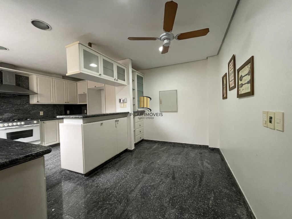 Casa 6 dormitórios no bairro Partenon