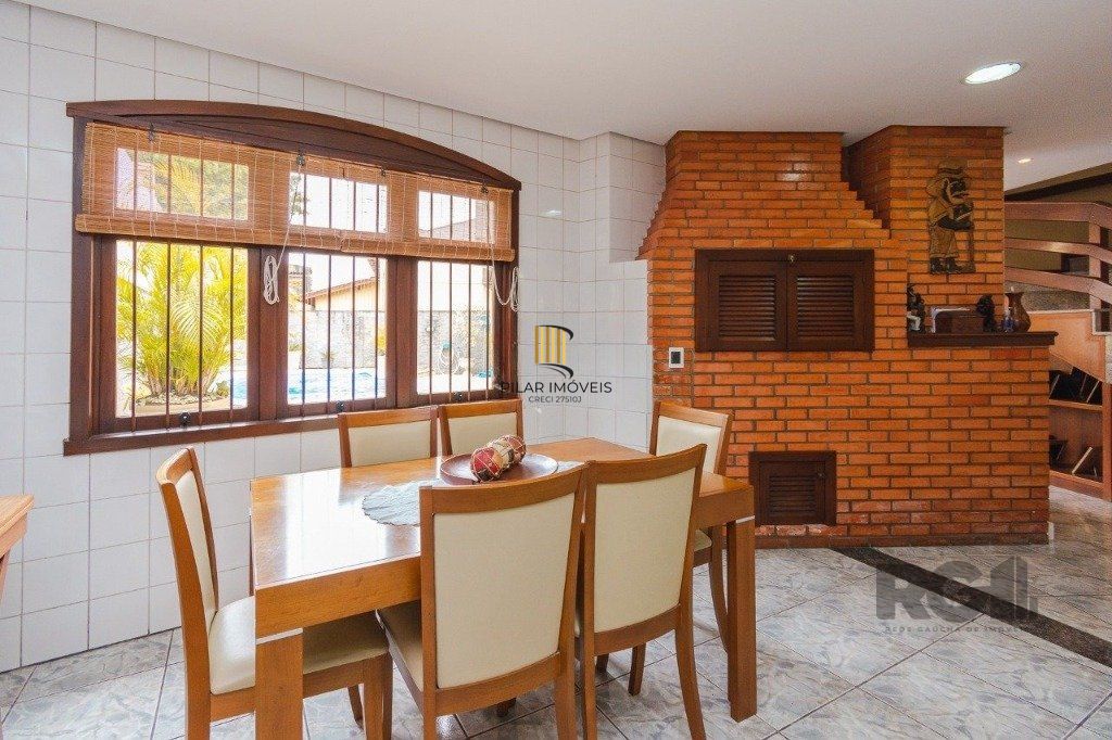 Casa com 4 dormitórios no bairro Morro Santana