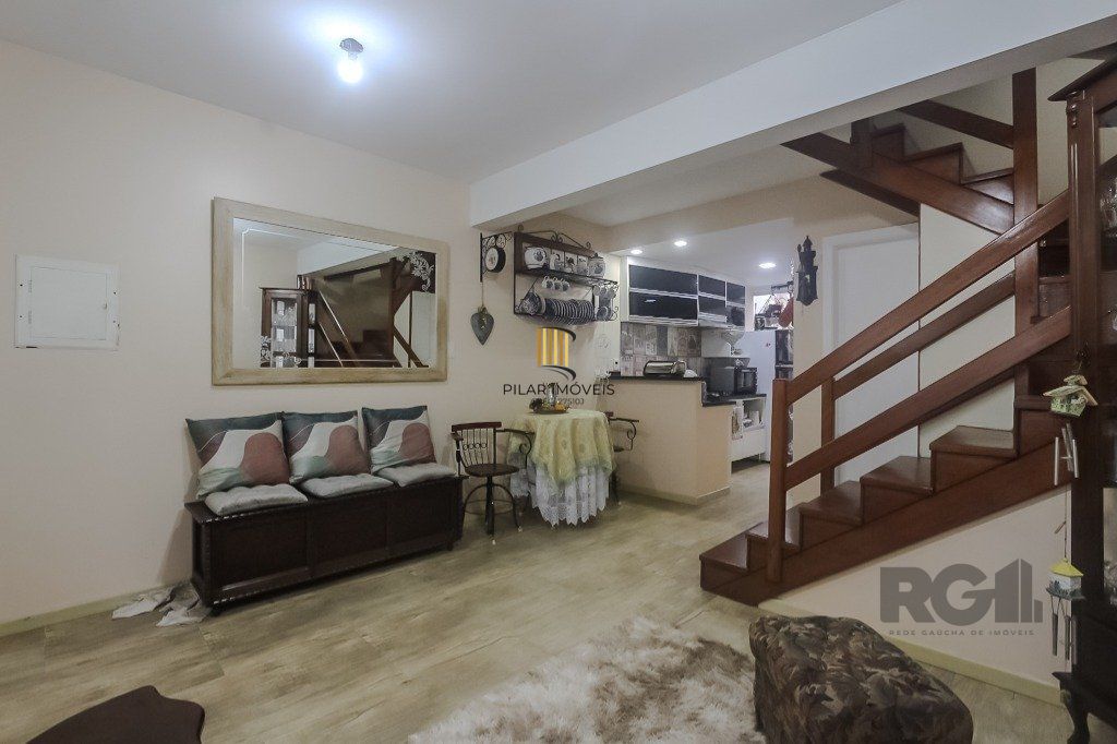 Casa em condomínio, 77m², 2 dormitórios e 2 vagas no bairro Humaitá