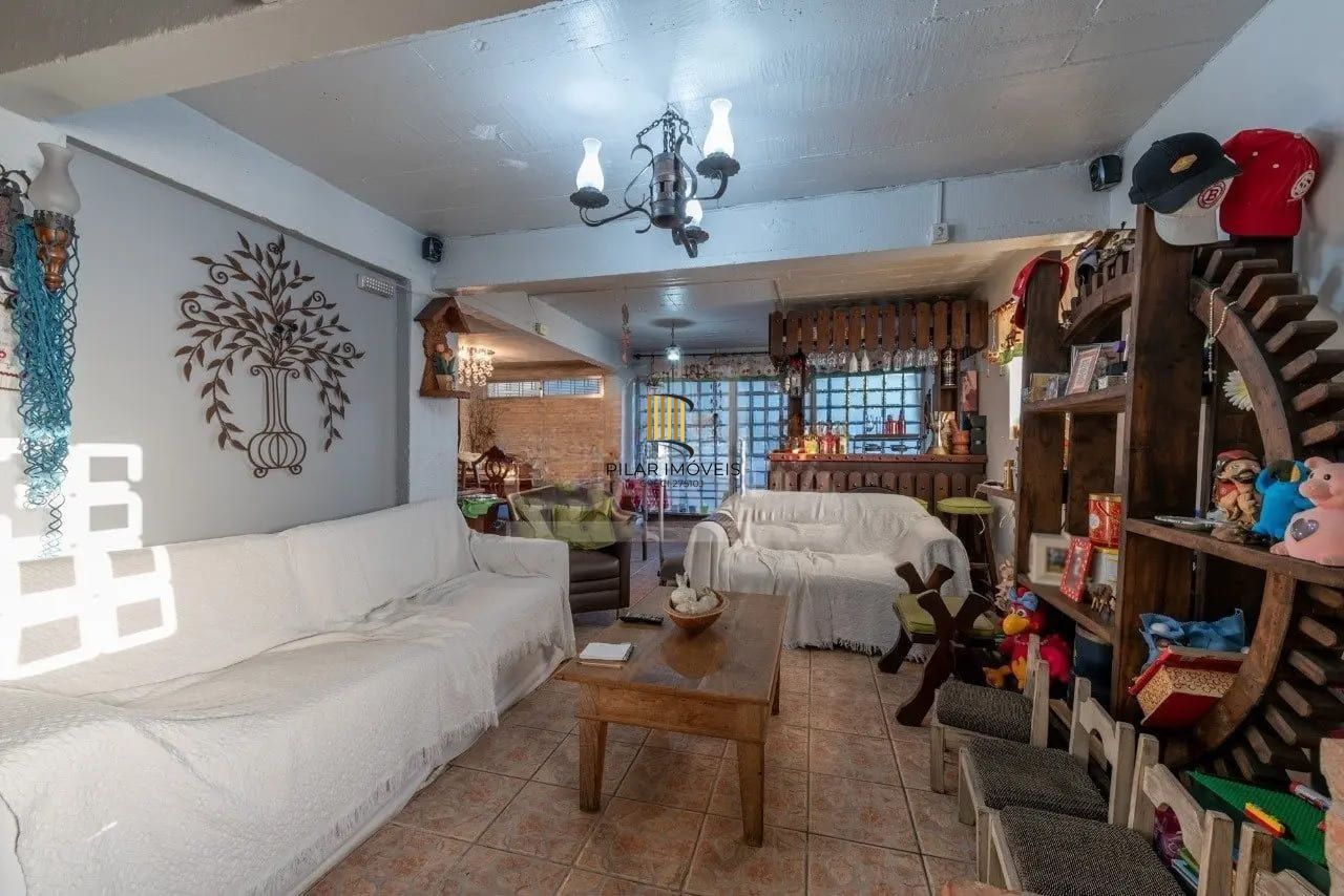 Casa de 3 dormitórios com 206m² à venda no Bairro Santa Tereza.