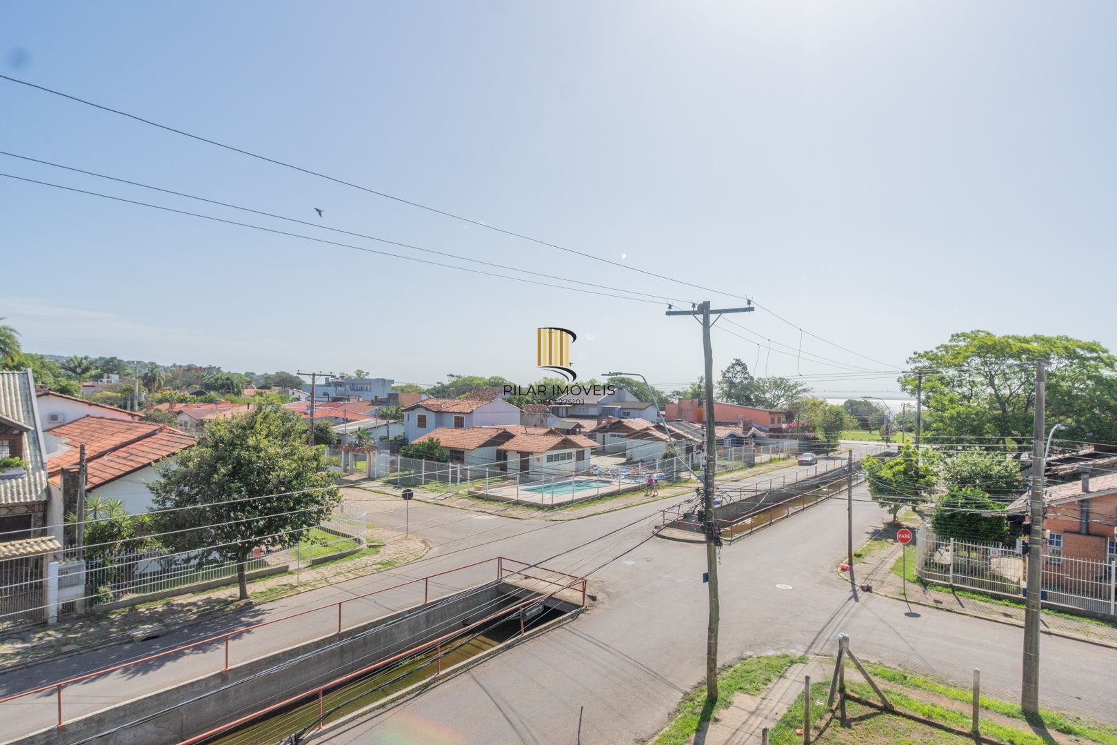 Casa em condomínio de 105m² - 2 dormitórios e 1 vaga no bairro Guarujá