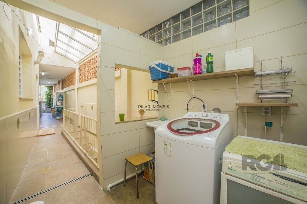 Casa de 4 dormitórios no bairro Glória