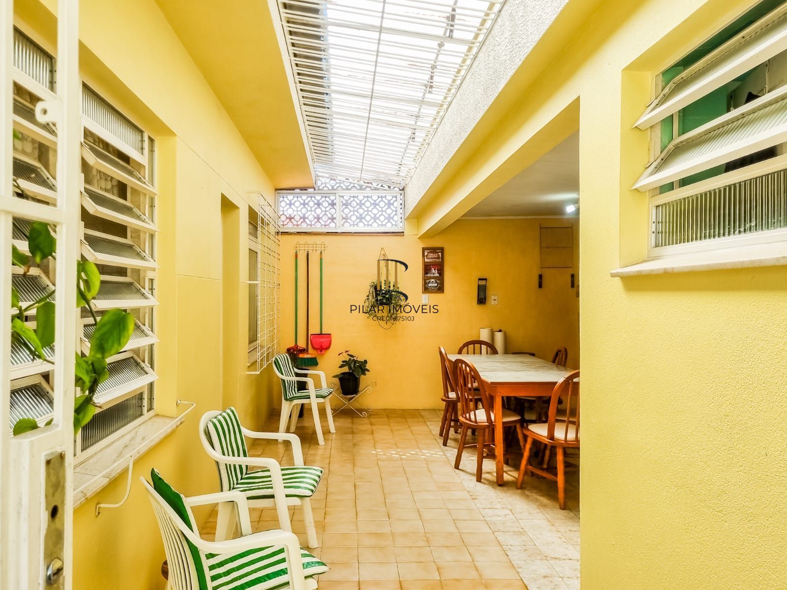 Casa Térrea 280 m²  em Teresópolis – 4 Dorms, Escritório e Edícula