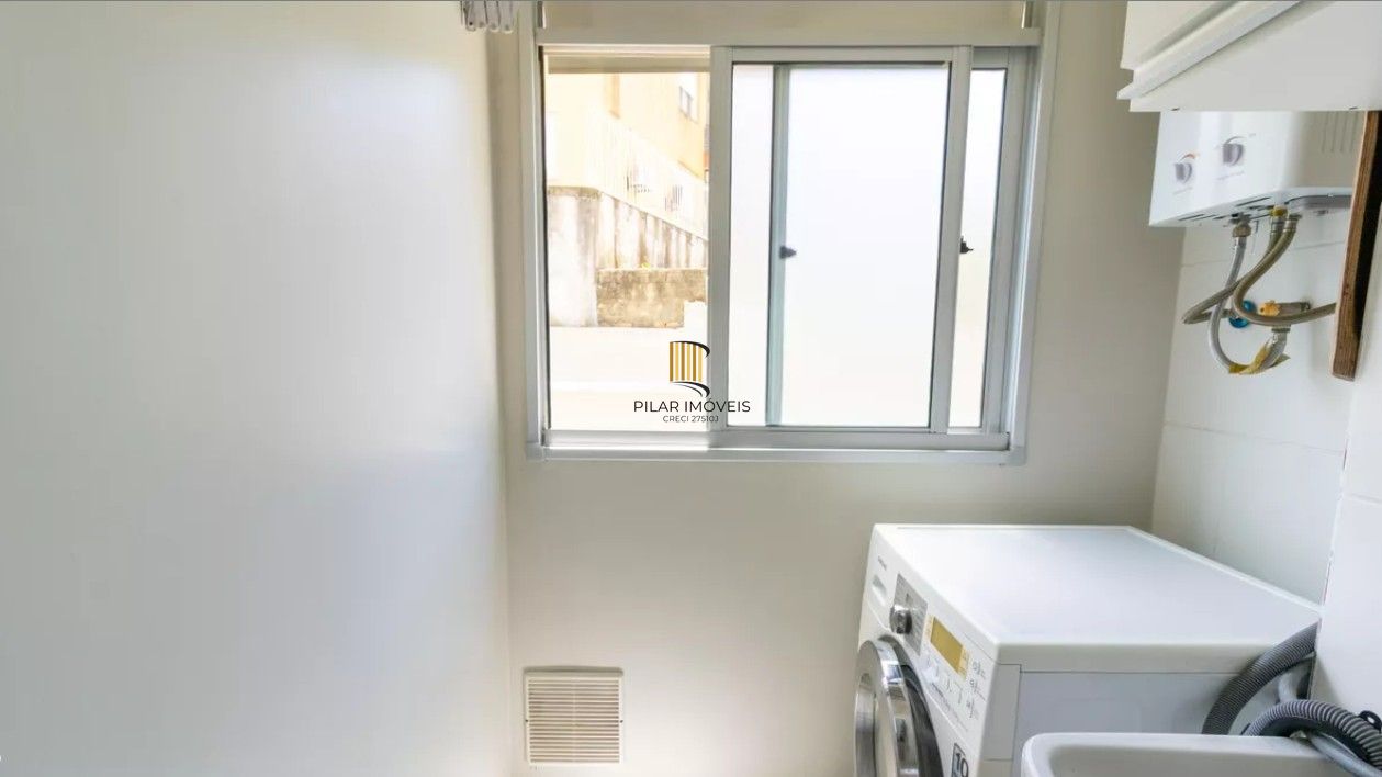 Apartamento de 2 dormitórios com 1 vaga de garagem escriturada, na Rua Dom Vital, Bairro Glória.