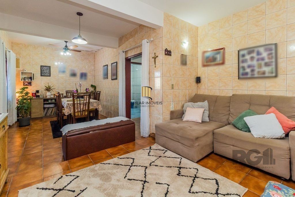 Sobrado de 215m² - 4 dormitórios, 5 vagas no bairro Passo das Pedras