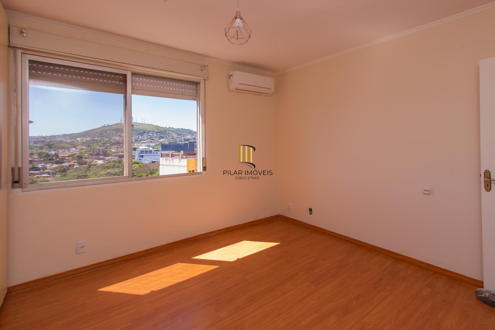 Cobertura de 02 dormitorios no bairro Medianeira- Porto Alegre /RS