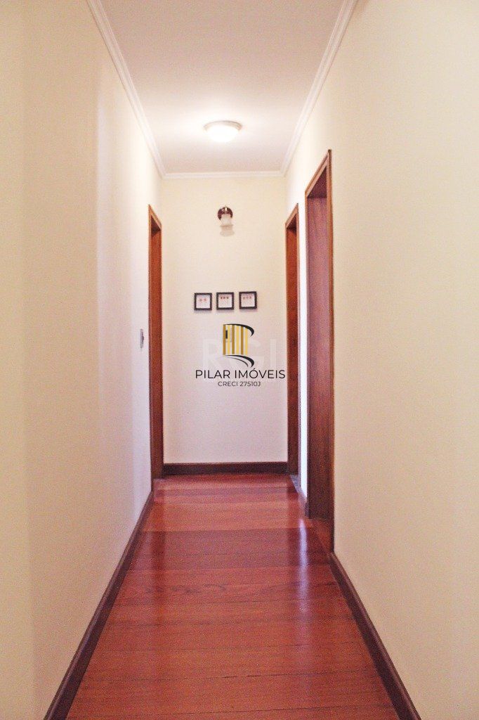 Casa para Venda - 300m², 4 dormitórios, sendo 1 suites, 4 vagas - Coronel Aparício Borges
