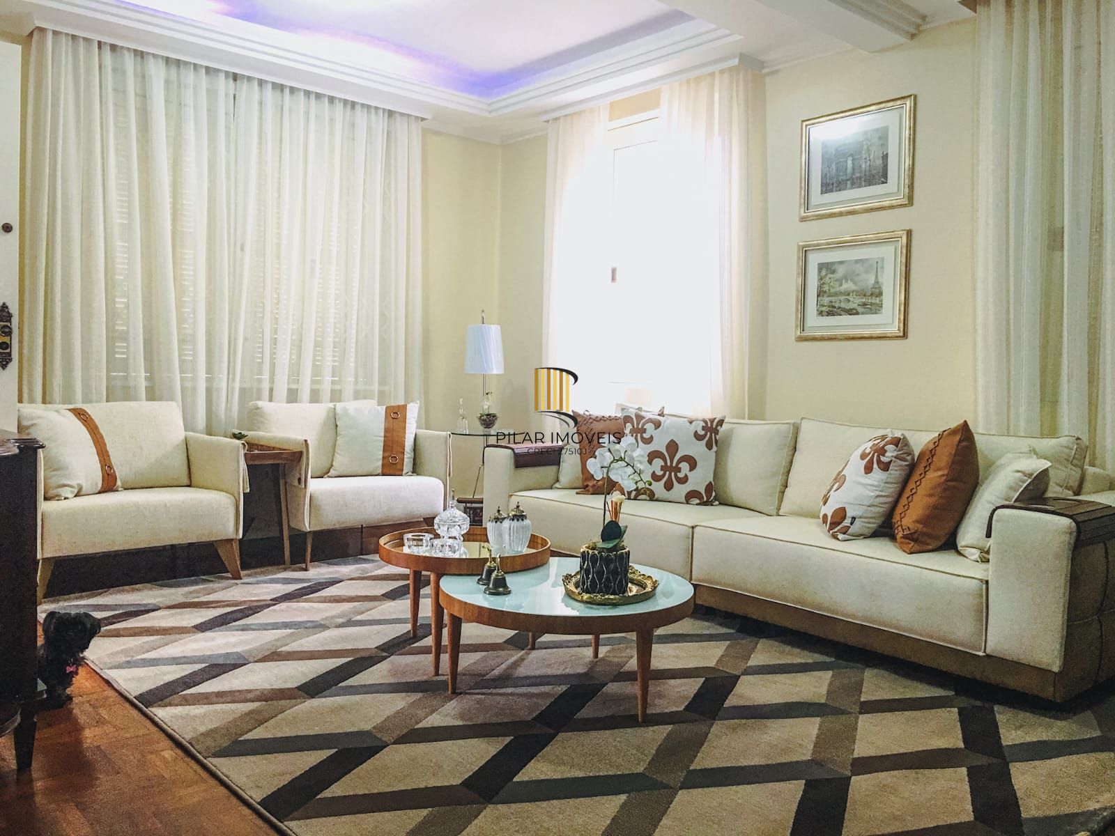 CASA RESIDENCIAL, REPAGINADA POR ARQUITETO COM MUITA ELEGÂNCIA E CONFORTO!
