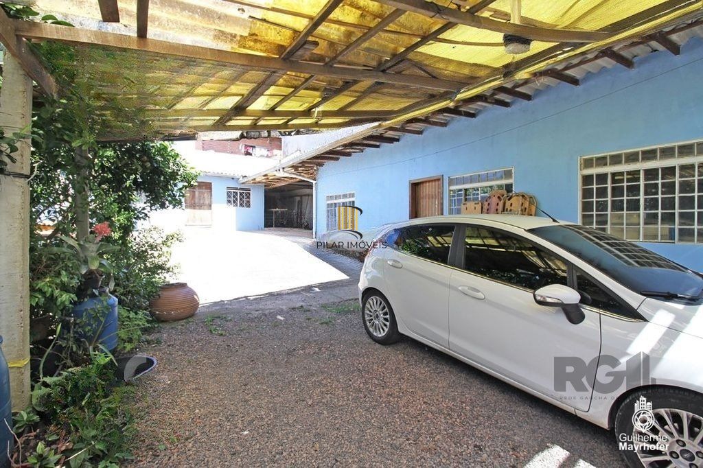 Casa de 3 dormitórios no bairro Partenon