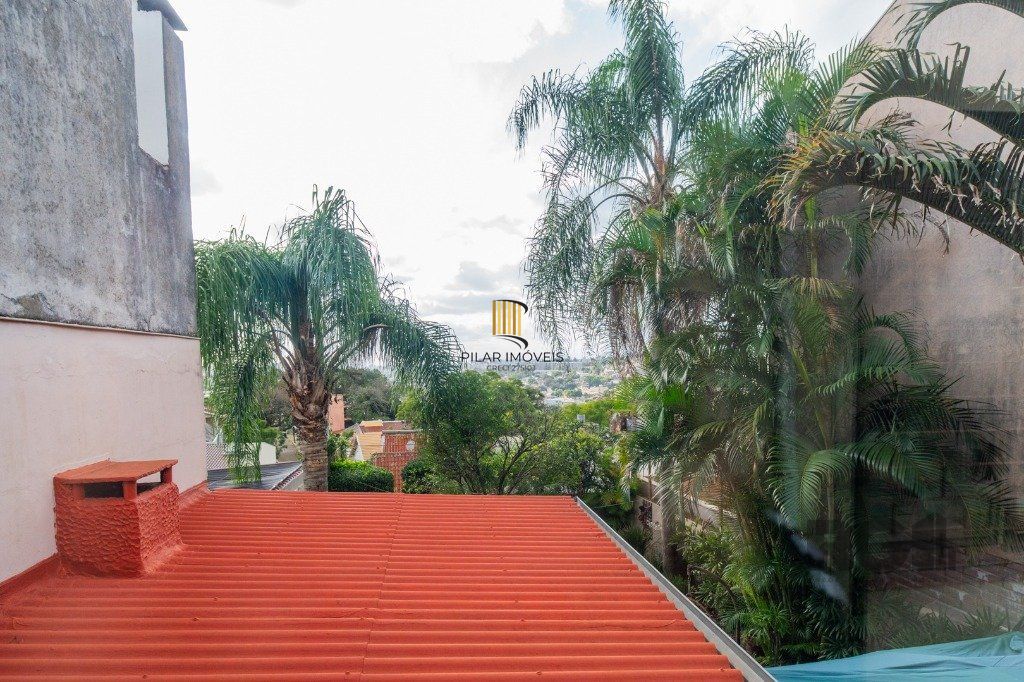 Casa 3 dormitórios no bairro Medianeira