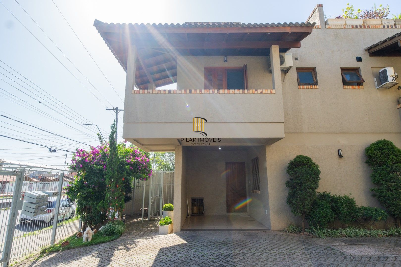 Casa em condomínio de 105m² - 2 dormitórios e 1 vaga no bairro Guarujá