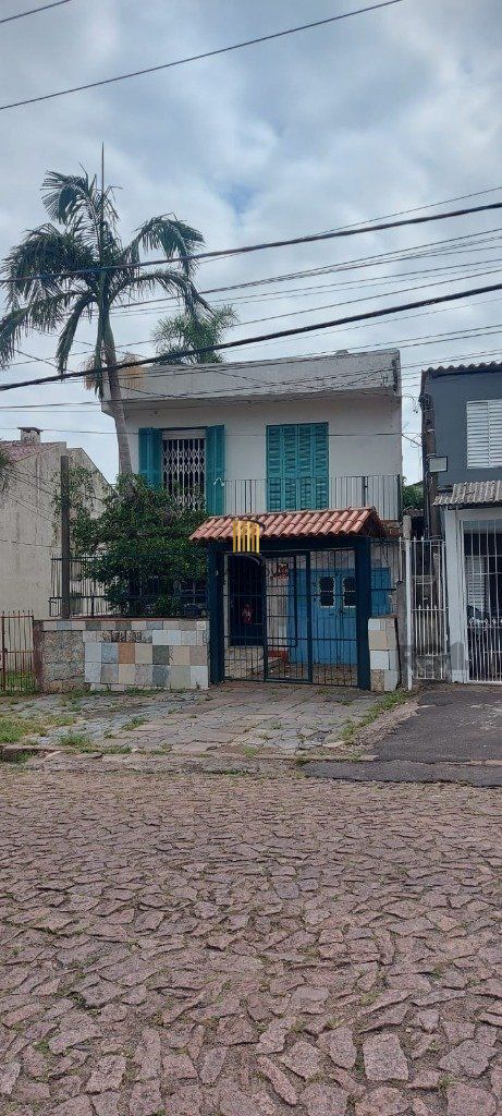 Casa 3 dormitórios quase esquina Av. Nonoai.