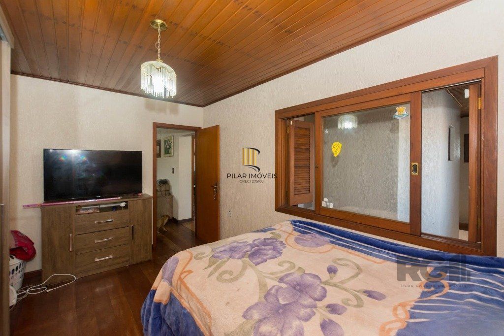 Casa de 4 quartos com 265m², no bairro Cavalhada
