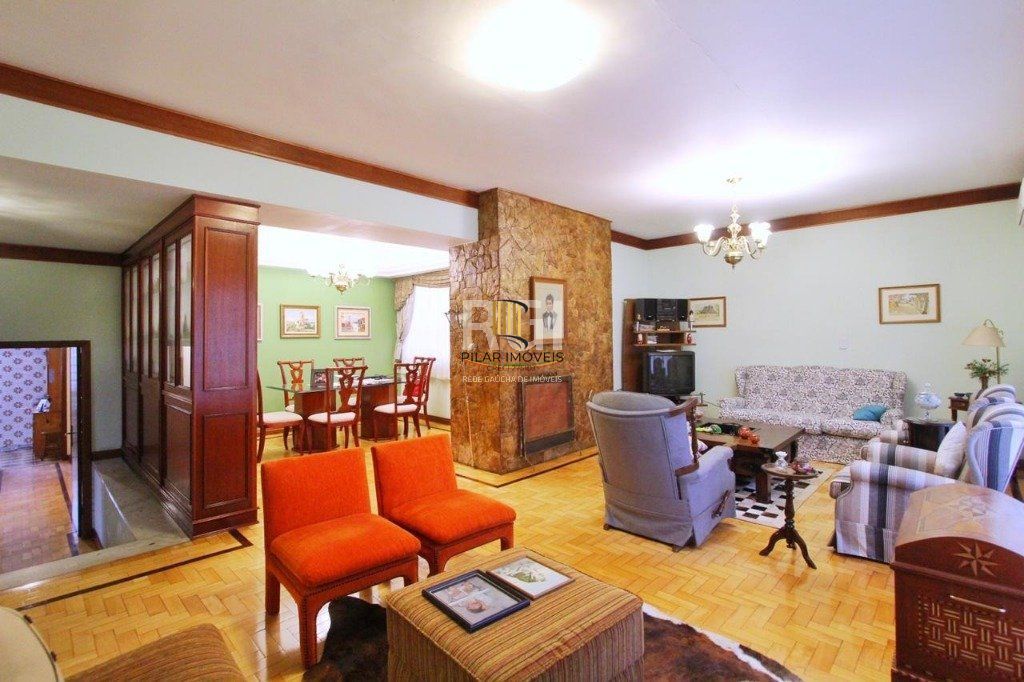 Casa para Venda - 250m², 3 dormitórios, 1 vaga - Teresópolis