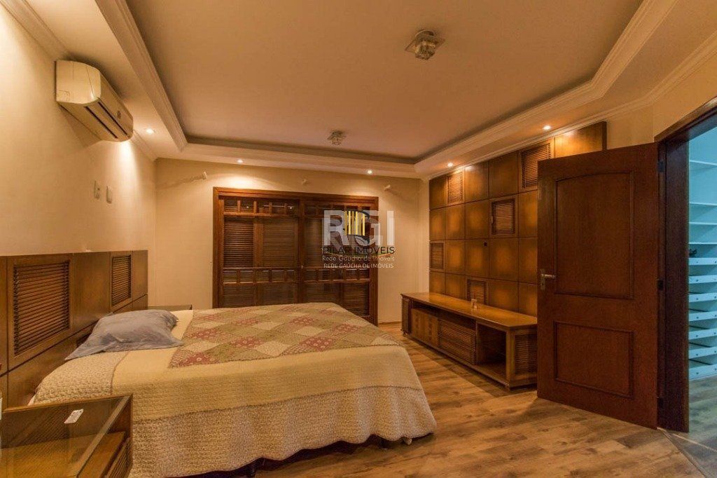 Sobrado para Venda - 499.98m², 4 dormitórios, sendo 3 suites, 4 vagas - Jardim Ipiranga