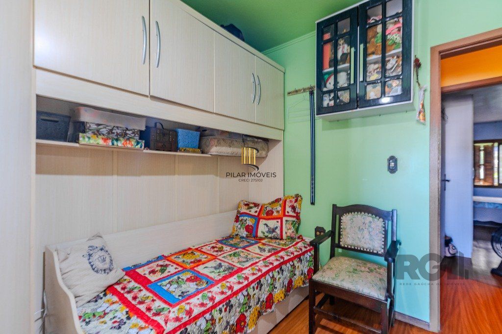 Prédio de 328m² - 4 dormitórios, 2 vagas no bairro Chácara das Pedras