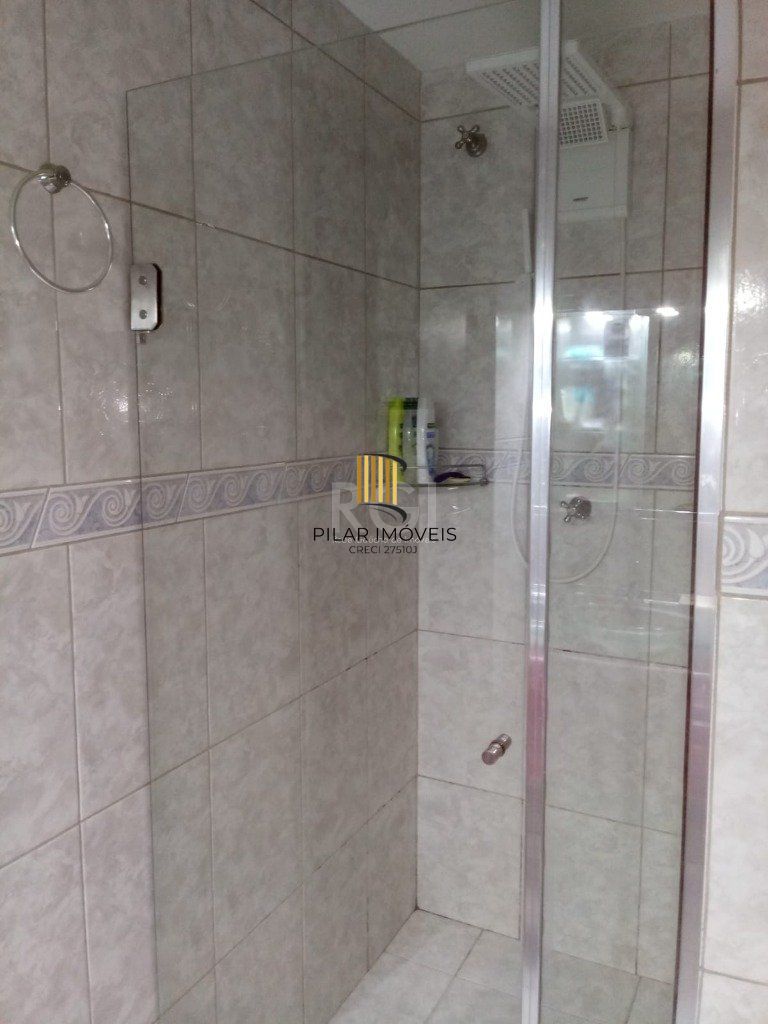 Apartamento com 03 dormitórios, churrasqueira e vaga de garagem no Menino Deus