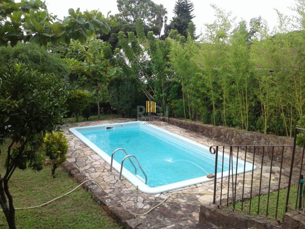 Casa para Venda - 311m², 4 dormitórios, sendo 2 suites, 4 vagas - Glória