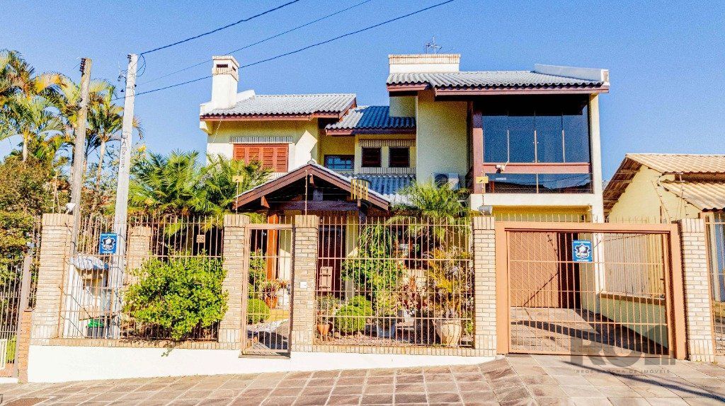 Casa de 4 dormitórios 304m² no bairro Jardim Lindóia