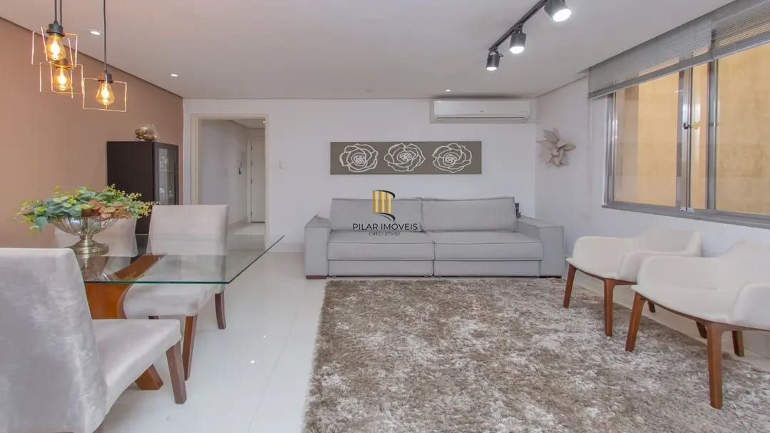 Apartamento com 3 dormitórios e 99m² à venda em Petrópolis.