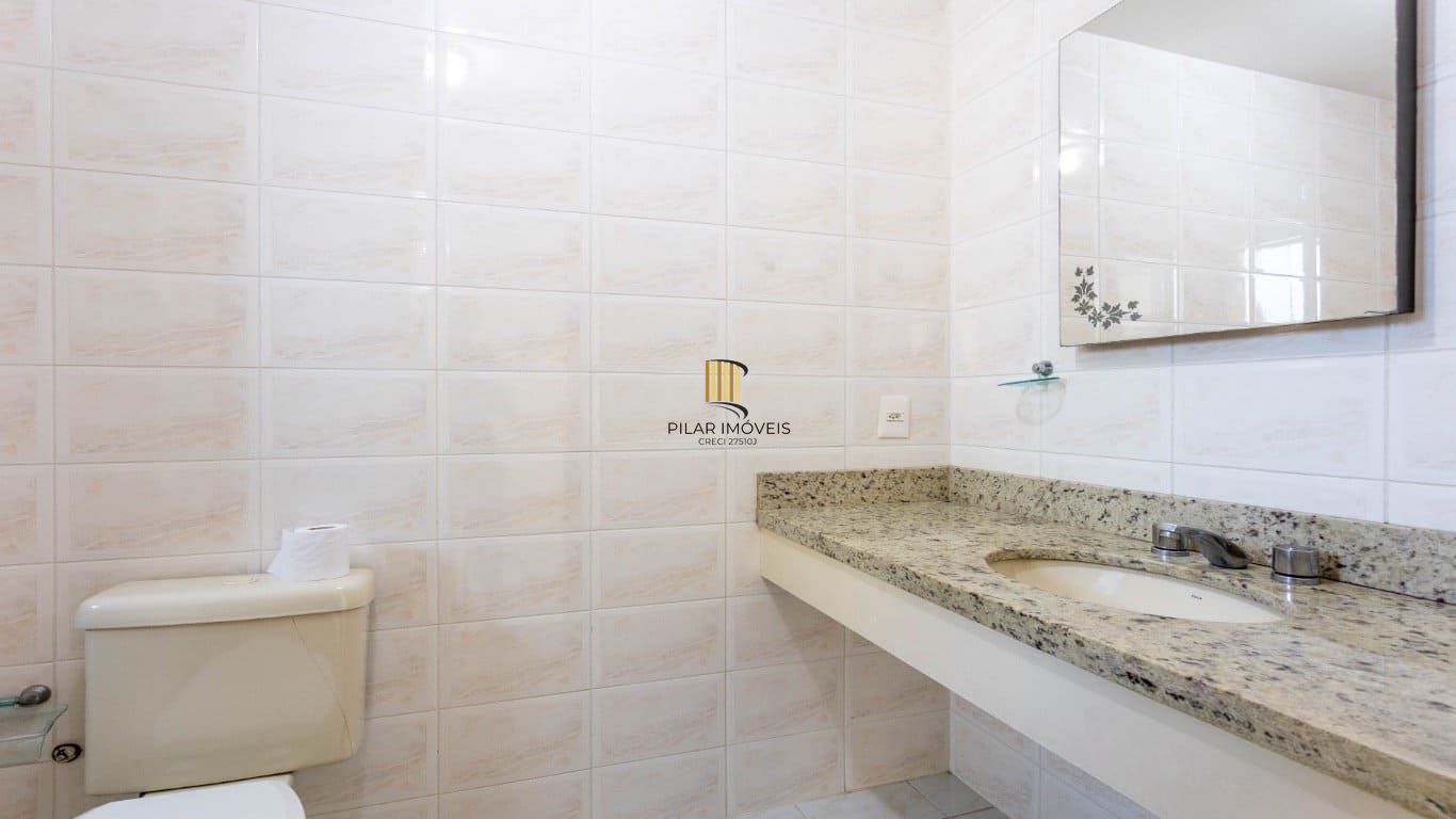 Apartamento de 2 dormitorios à venda em Passo da Areia, Porto Alegre.