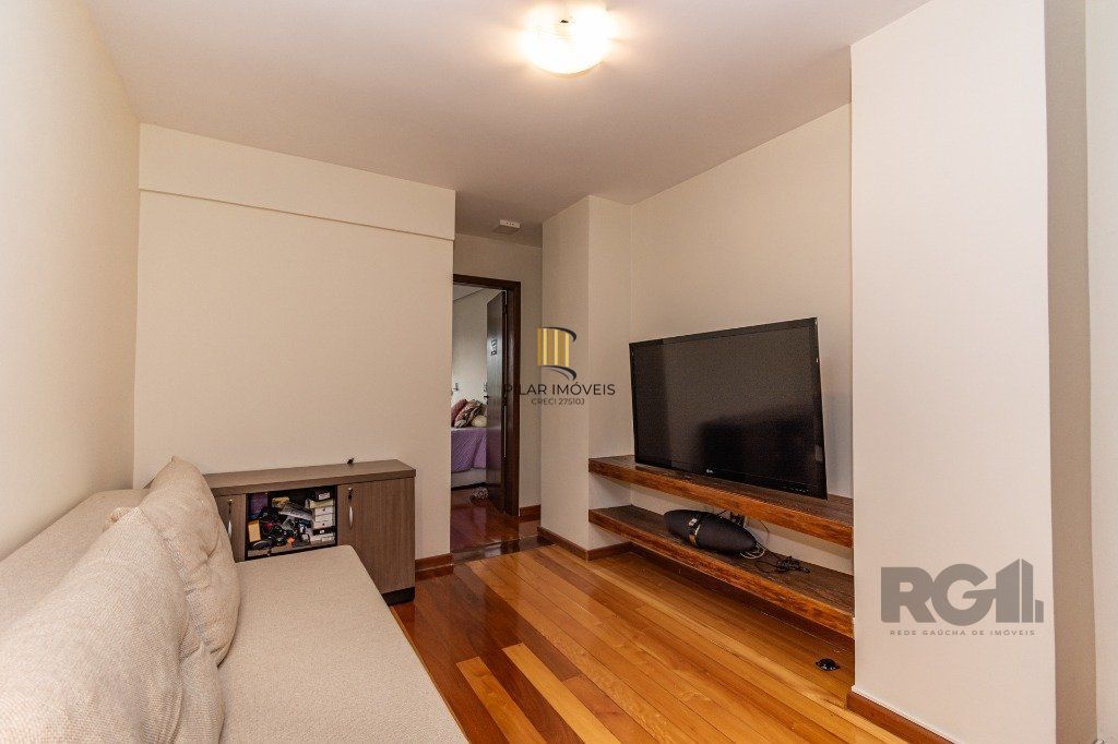 Casa de 484m², 4 dormitórios, 8 vagas no bairro Chácara das Pedras!