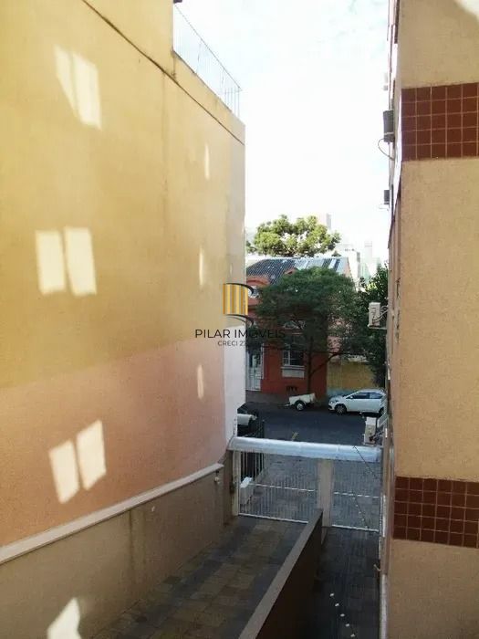 Apartamento de 01 dormitório em edifício com infraestrutura no Centro de Porto Alegre-RS