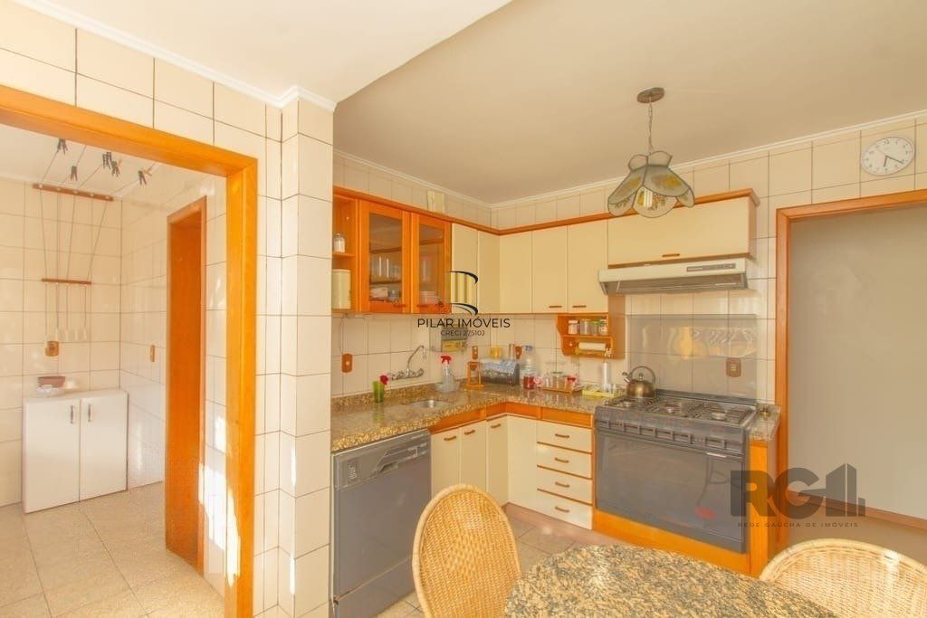 Excelente apartamento de 99m² com 3 dormitórios no bairro Petrópolis.