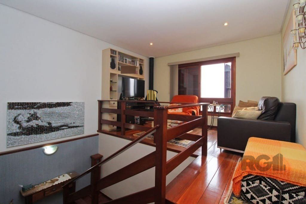 Casa de 275m² - 3 dormitórios e 3 vagas no bairro Coronel Aparício Borges