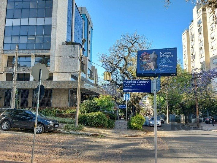 Apartamento com 2 quartos com suite e  1 vaga na Felix da Cunha em Porto Alegre
