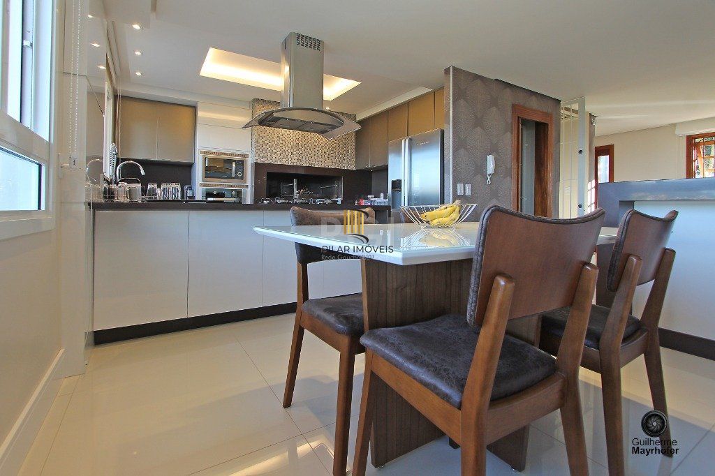 Casa para Venda - 445.52m², 4 dormitórios, sendo 4 suites, 4 vagas - Teresópolis