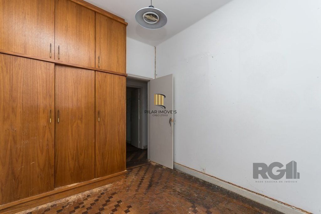 Casa de 4 dormitórios, no bairro Medianeira 