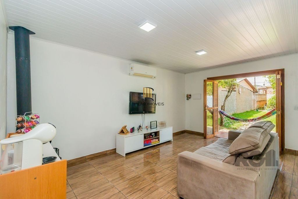 Casa de 2 dormitórios com 98m² no Bairro Lomba do Pinheiro