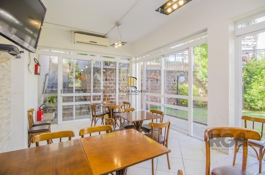 Apartamento 95m² - semi mobiliado, 3 dormitórios, 1 suíte e 2 vagas no bairro Passo da Areia