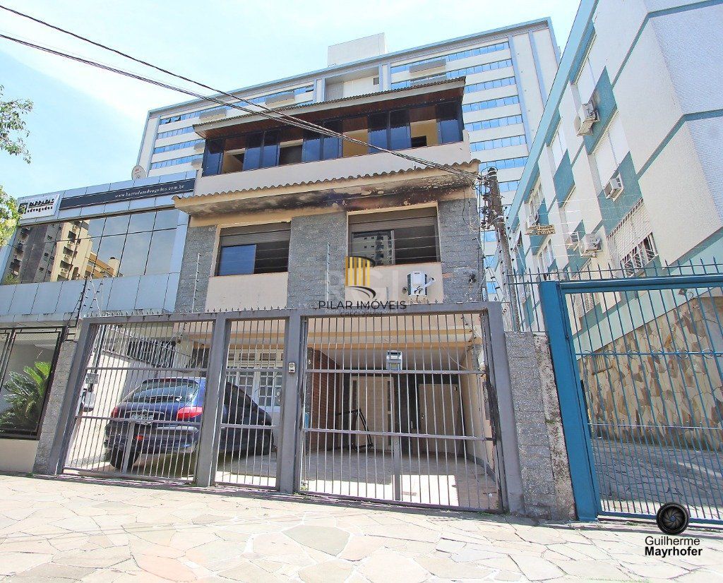 Casa para Venda - 300m², 6 dormitórios, sendo 1 suites, 3 vagas - Menino Deus - Pilar Imóveis