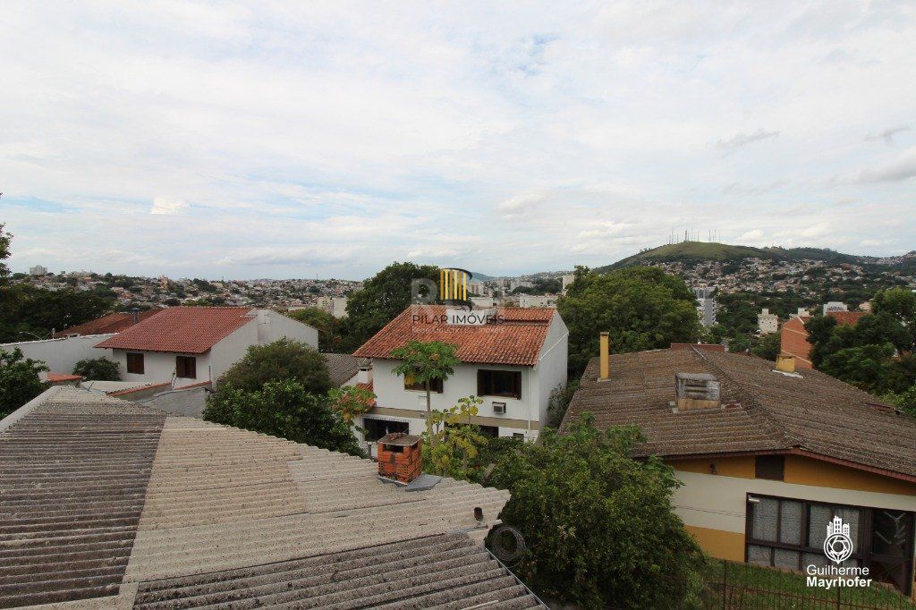 Casa para Venda - 220m², 2 dormitórios, sendo 2 suites, 3 vagas - Teresópolis