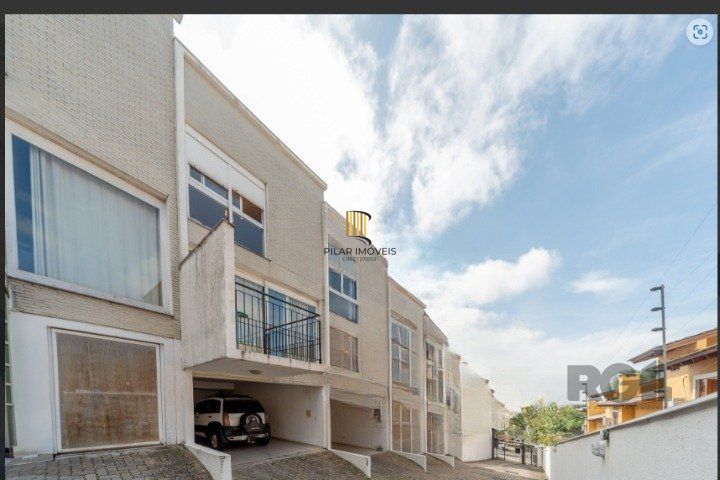 Casa em Condominio Fechado com 03 dormitórios no Bairro Camaquã