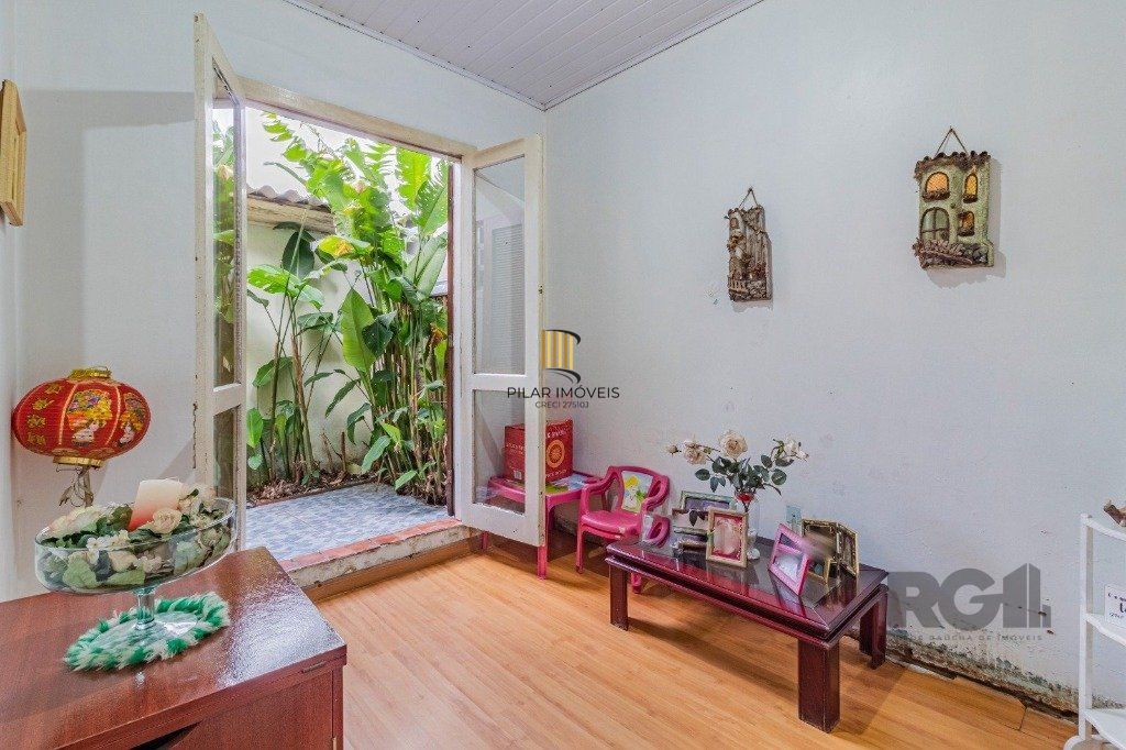 Casa de 3 dormitórios no bairro Santa Maria Goretti