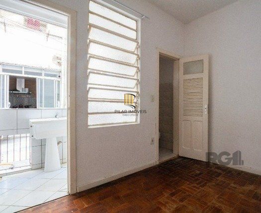 apartamento amplo e bem localizado de 2 dormitórios+dependência